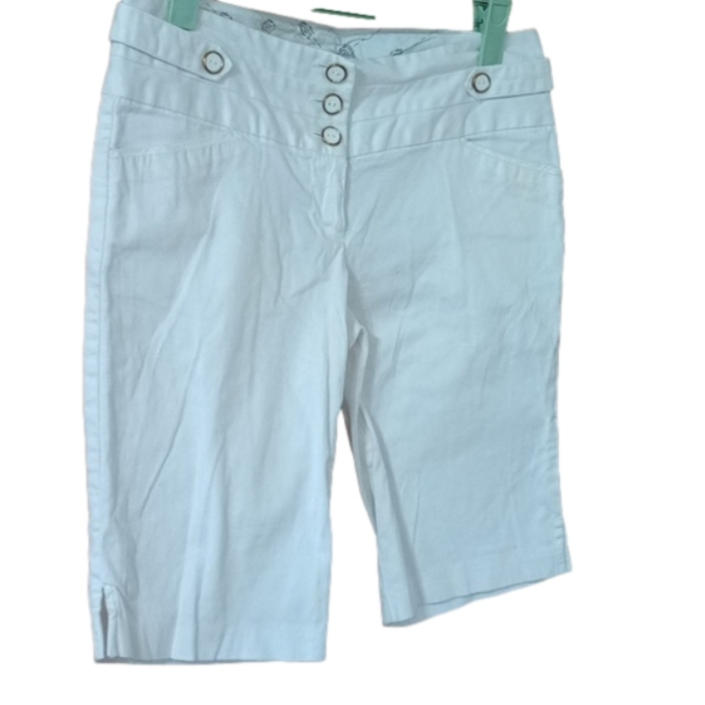 Guess White Bermuda Shorts size 26